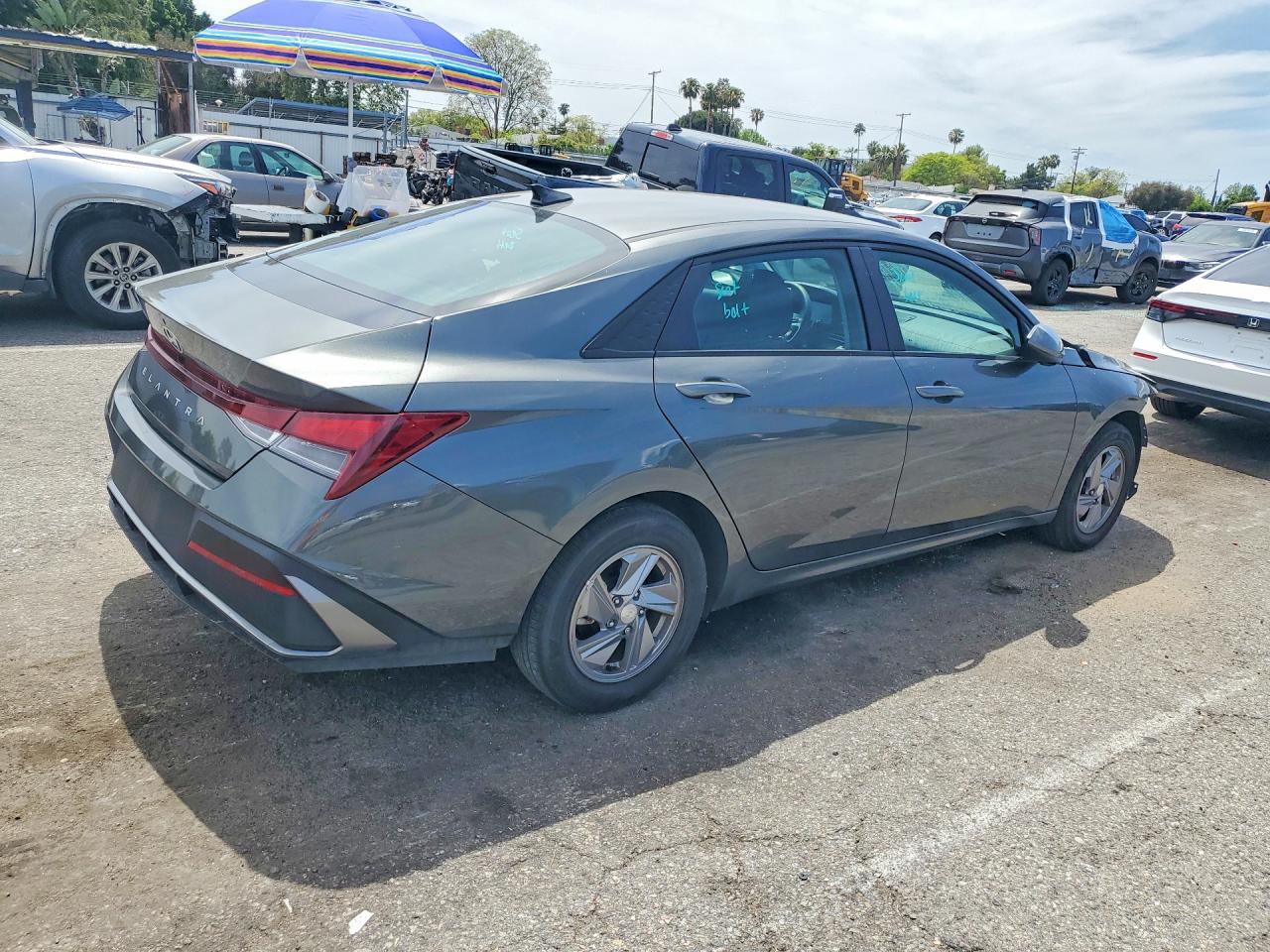 2025 HYUNDAI ELANTRA SE photo 7