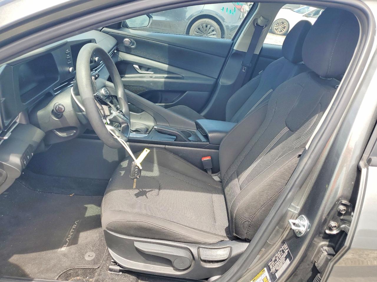 2025 HYUNDAI ELANTRA SE photo 19
