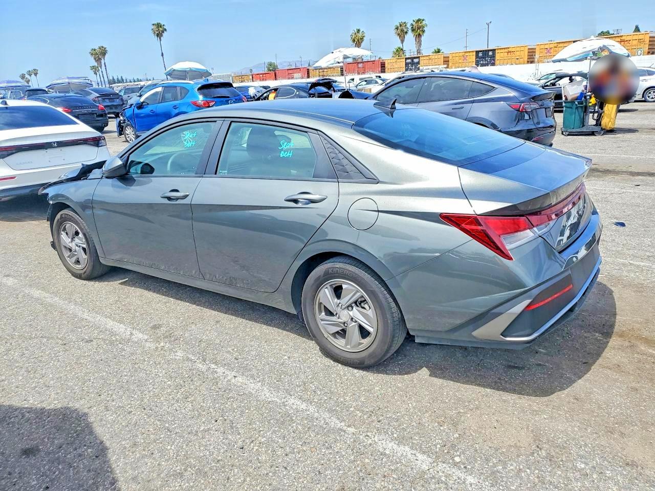 2025 HYUNDAI ELANTRA SE photo 4