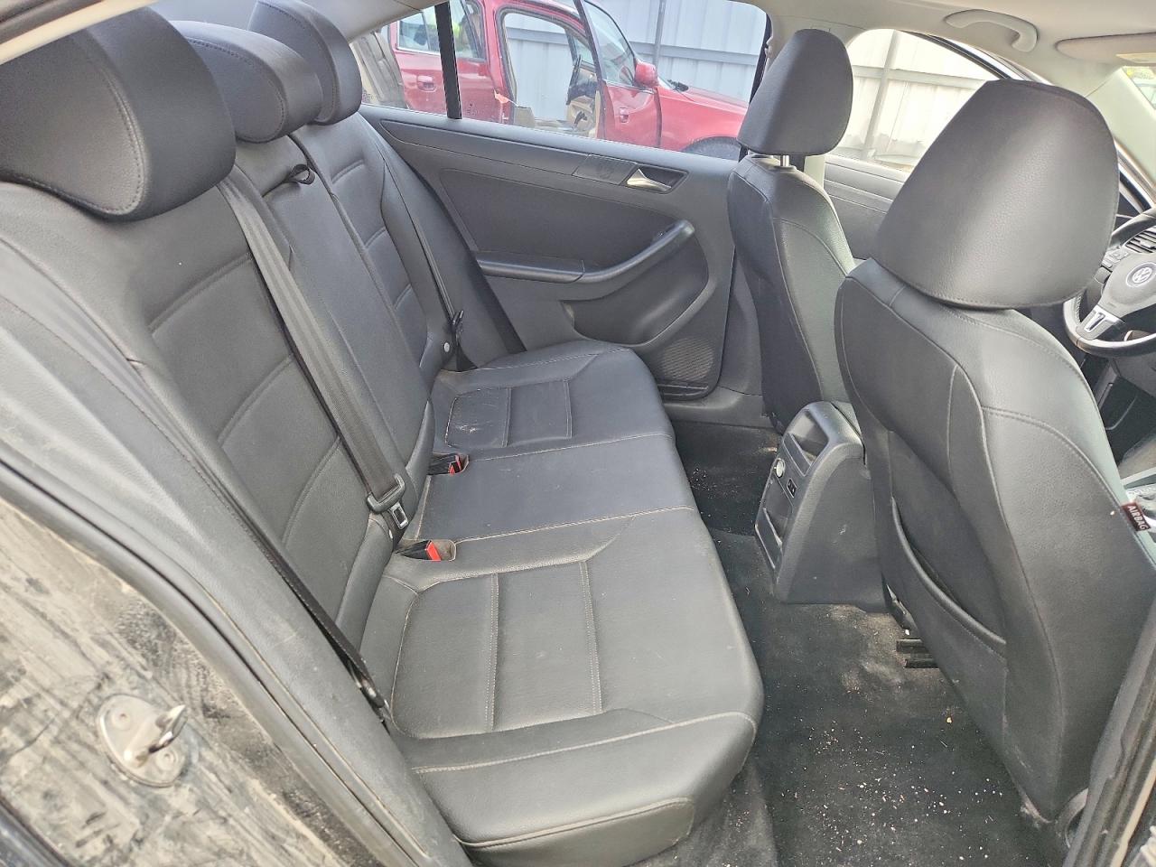 2011 VOLKSWAGEN JETTA SE photo 28
