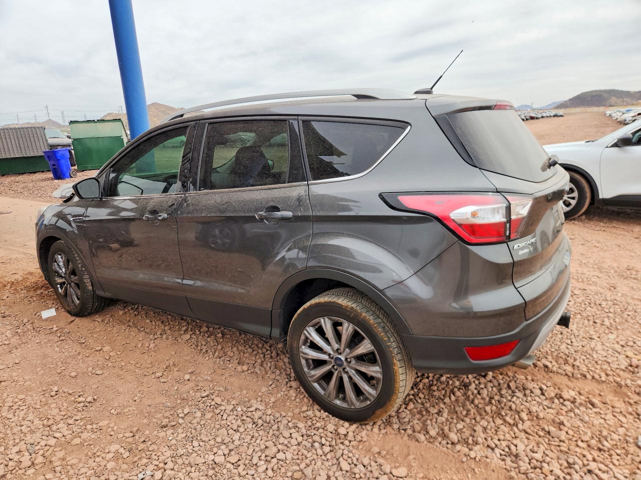2017 FORD ESCAPE TITANIUM photo 2