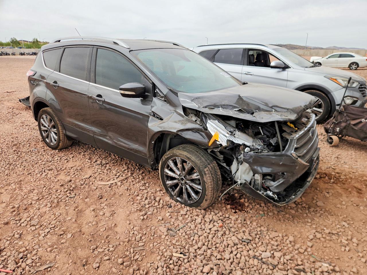 2017 FORD ESCAPE TITANIUM photo 4