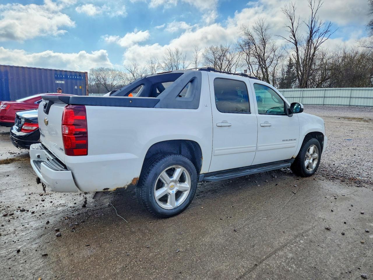 2011 CHEVROLET AVALANCHE LT photo 5