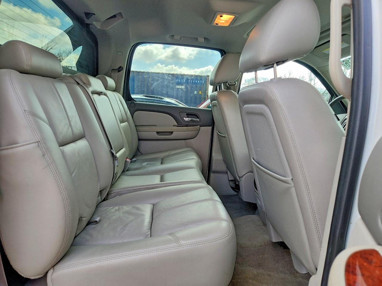2011 CHEVROLET AVALANCHE LT photo 19
