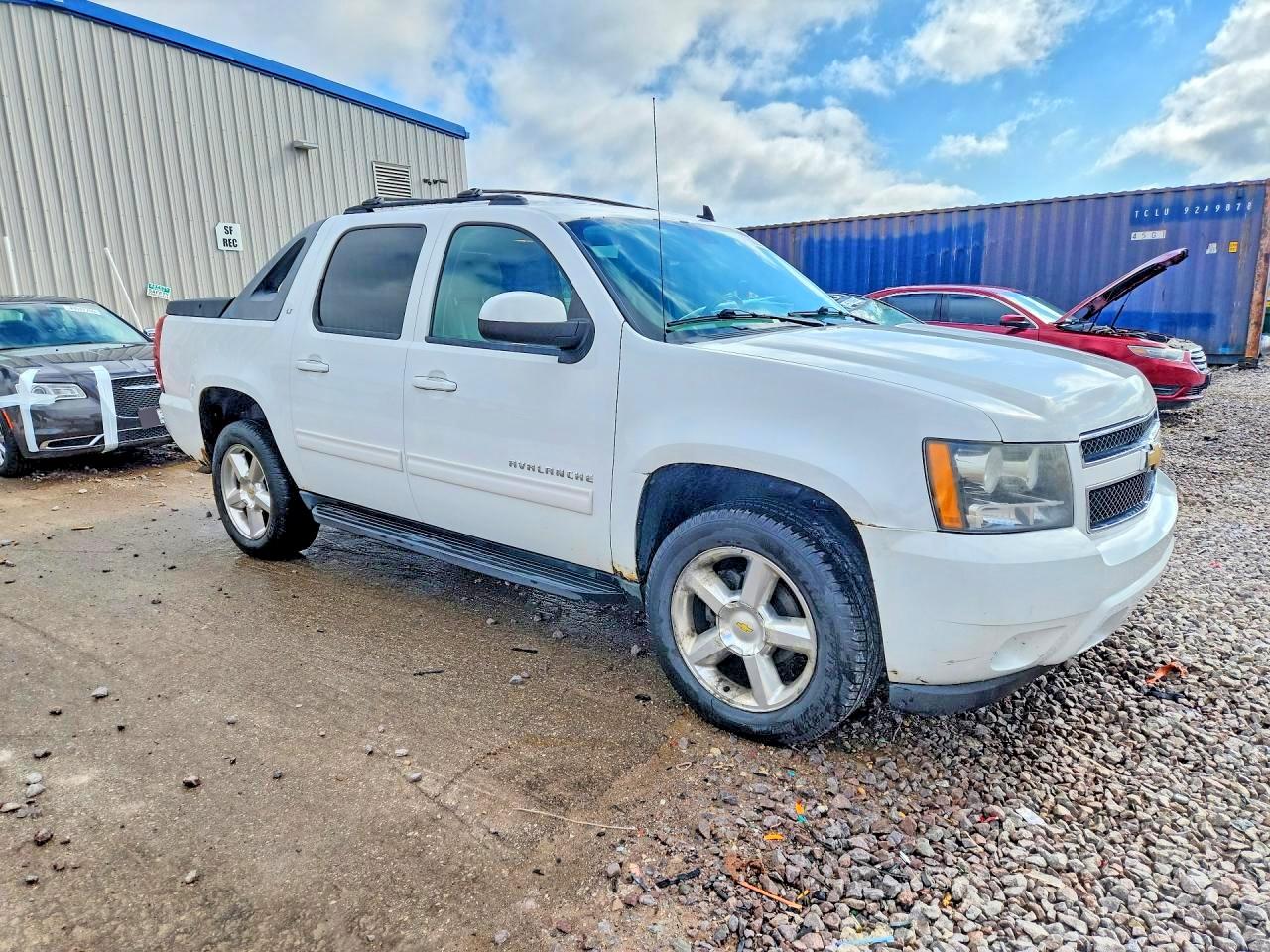 2011 CHEVROLET AVALANCHE LT photo 7
