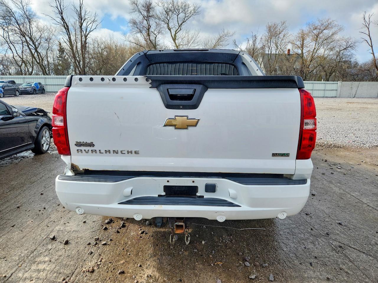 2011 CHEVROLET AVALANCHE LT photo 11