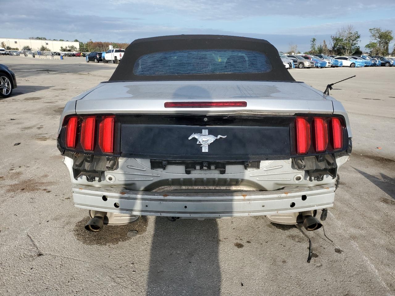 2015 FORD MUSTANG photo 16