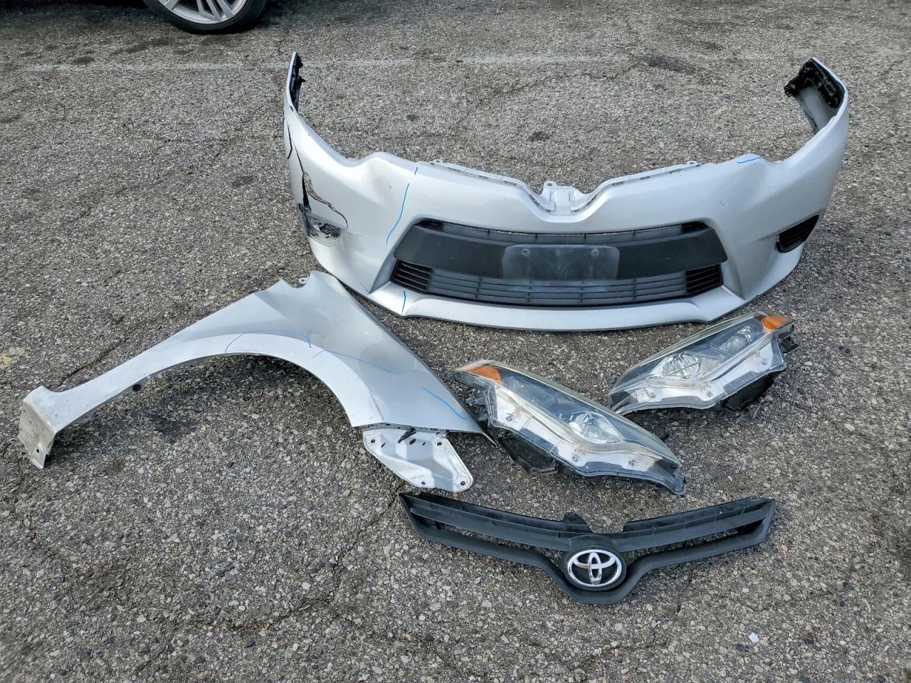 2015 TOYOTA COROLLA LE photo 23
