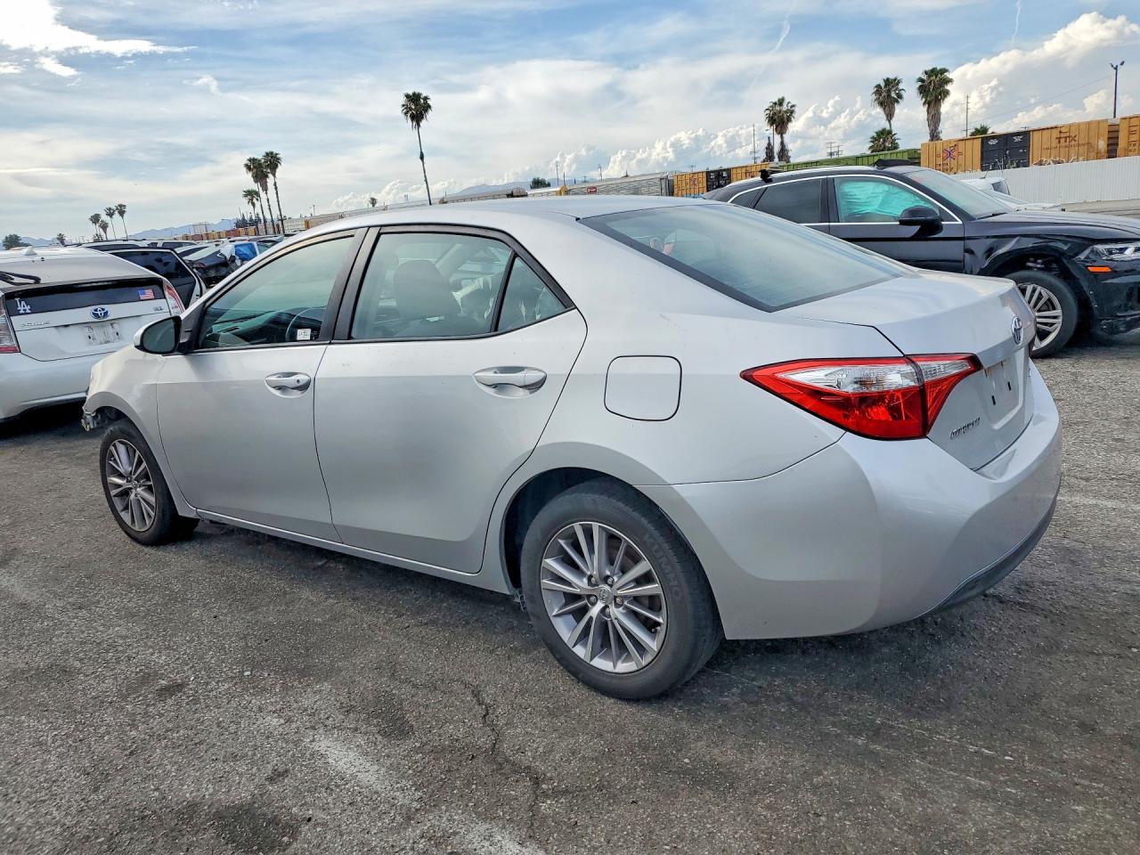 2015 TOYOTA COROLLA LE photo 3