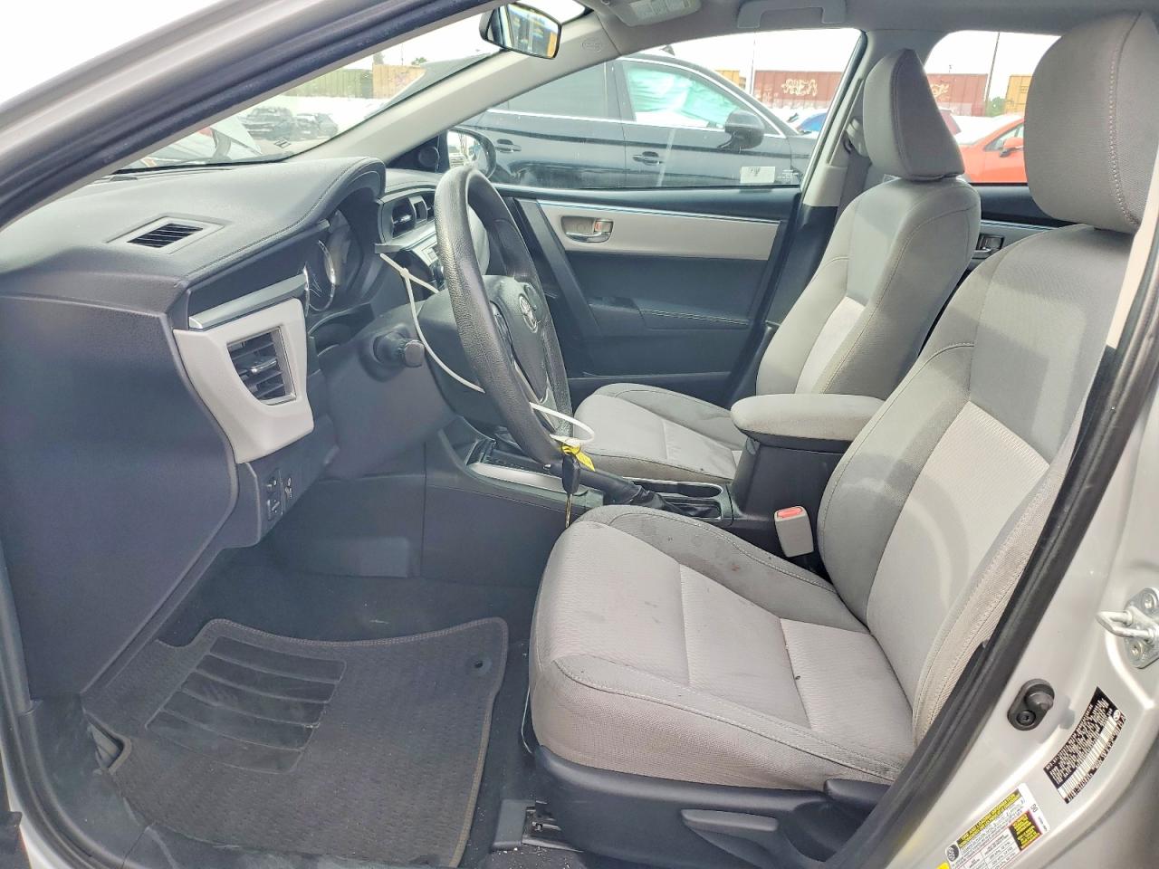 2015 TOYOTA COROLLA LE photo 13