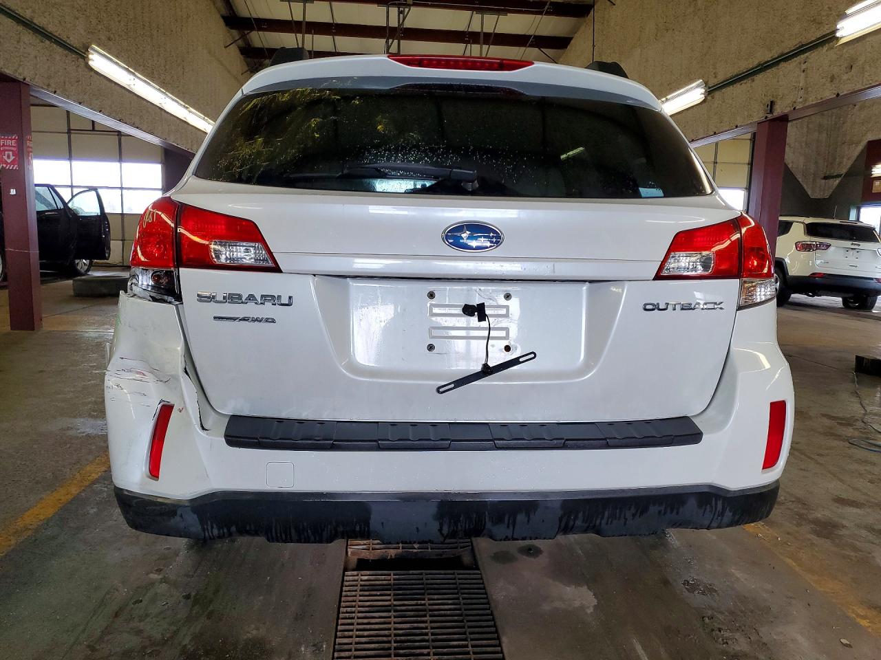 2010 SUBARU OUTBACK 2.5I LIMITED photo 11