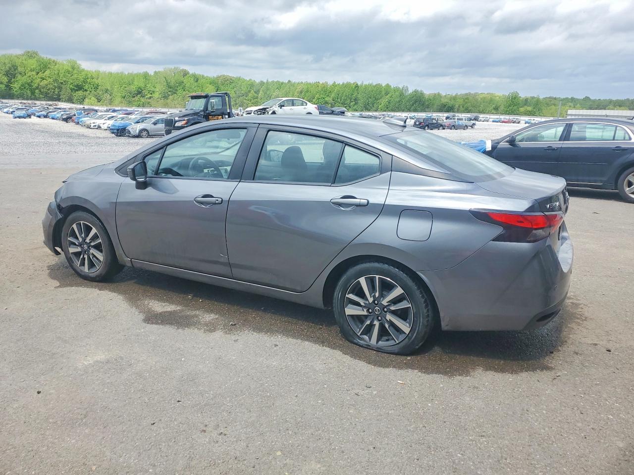 2021 NISSAN VERSA SV photo 3