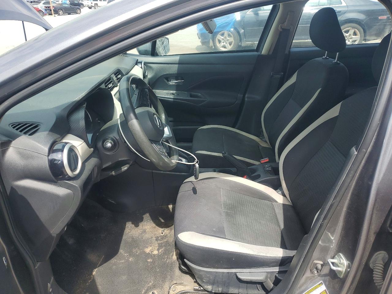 2021 NISSAN VERSA SV photo 13
