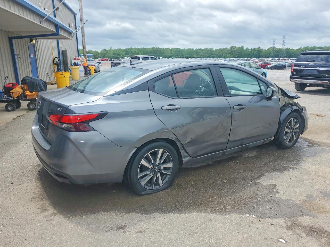 2021 NISSAN VERSA SV photo 5