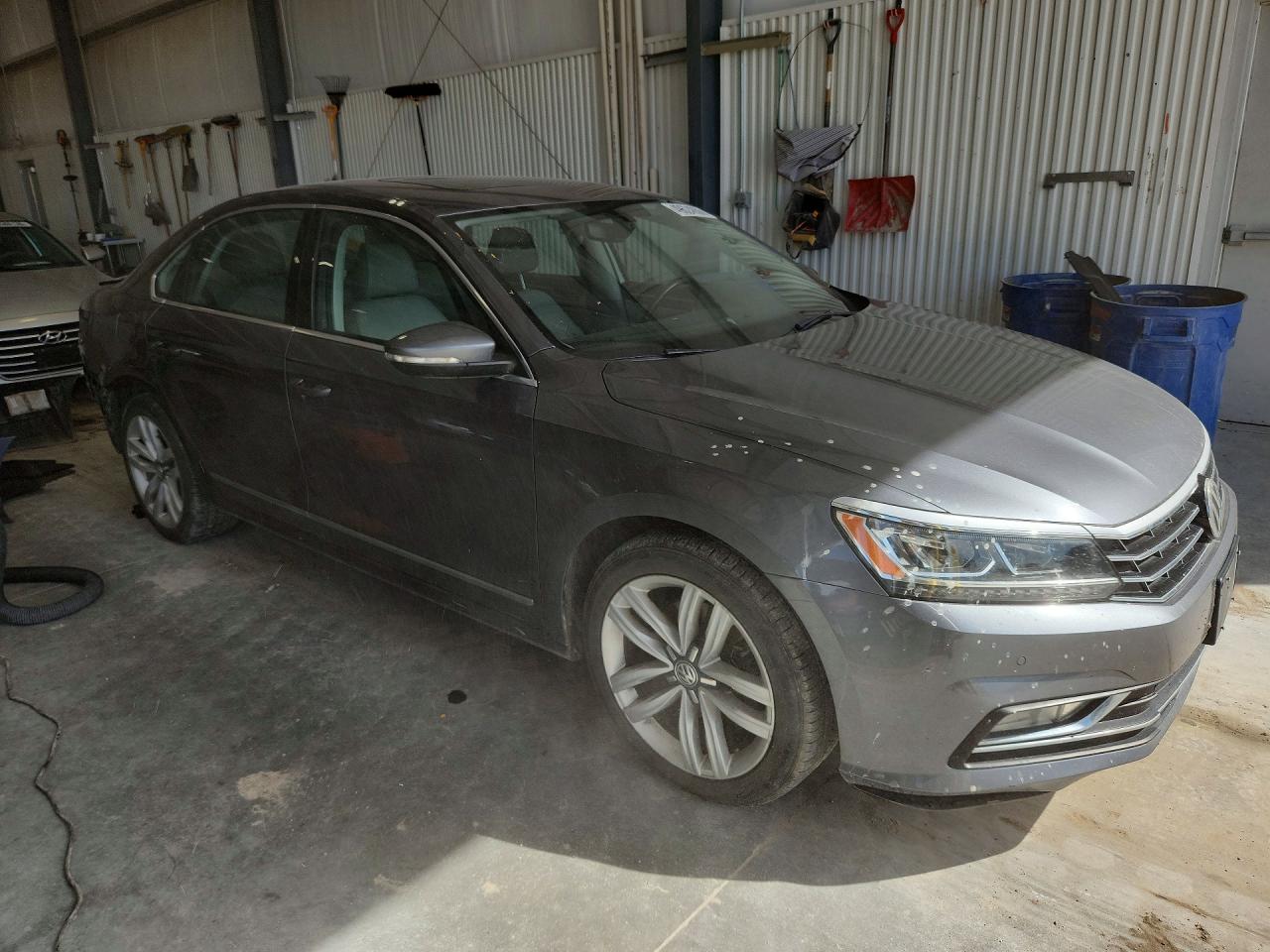 2017 VOLKSWAGEN PASSAT SE photo 10