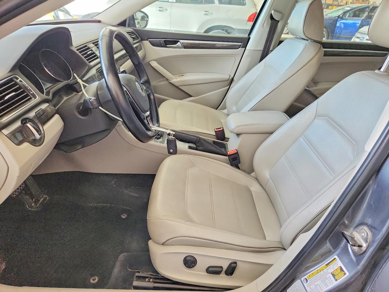2017 VOLKSWAGEN PASSAT SE photo 19