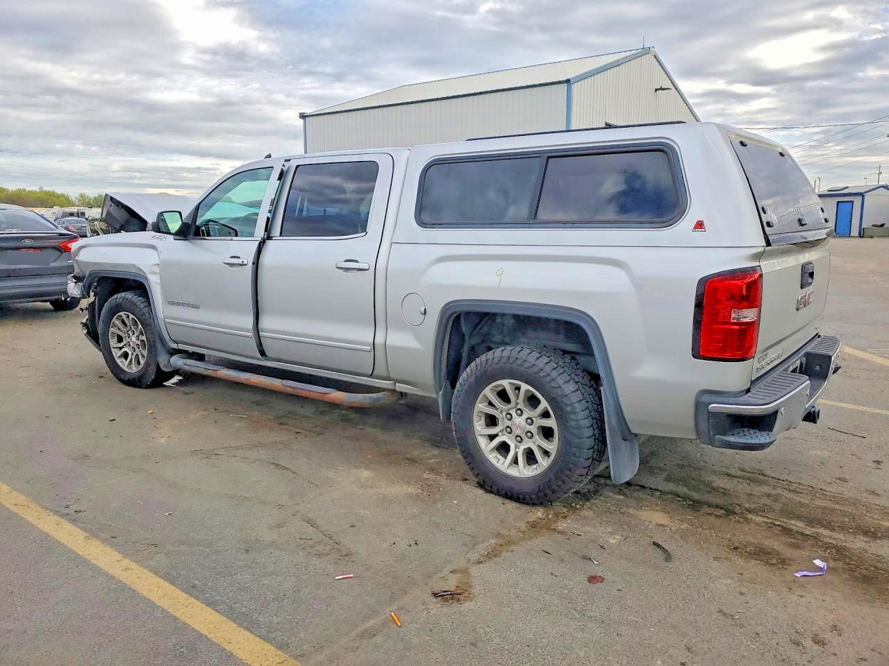 2015 GMC SIERRA K1500 SLE photo 2