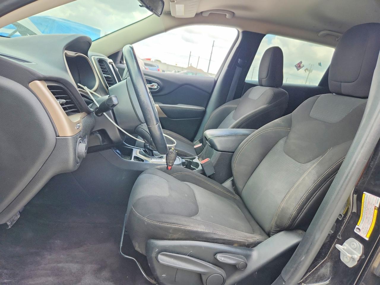 2017 JEEP CHEROKEE LATITUDE photo 13