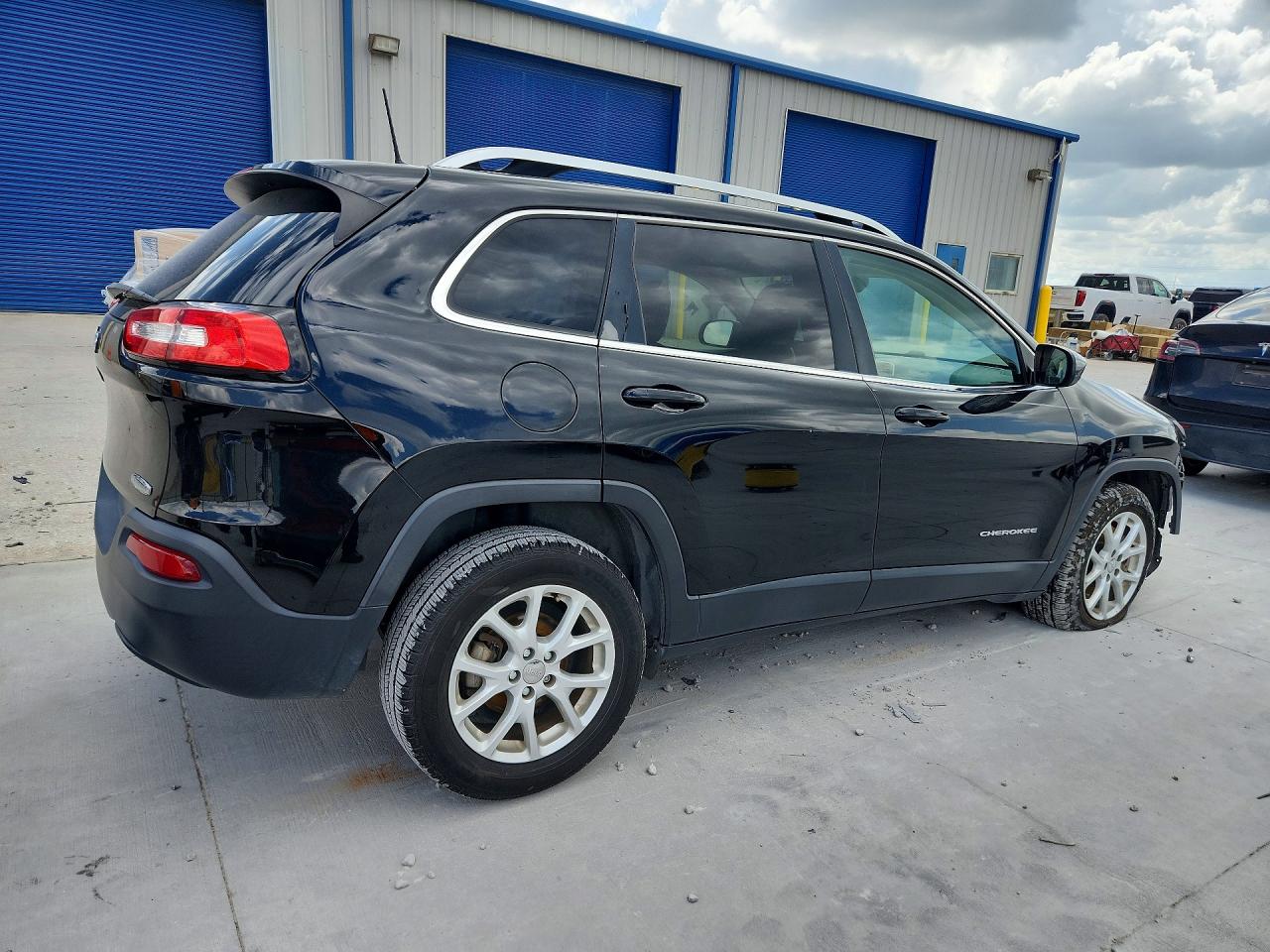 2017 JEEP CHEROKEE LATITUDE photo 5