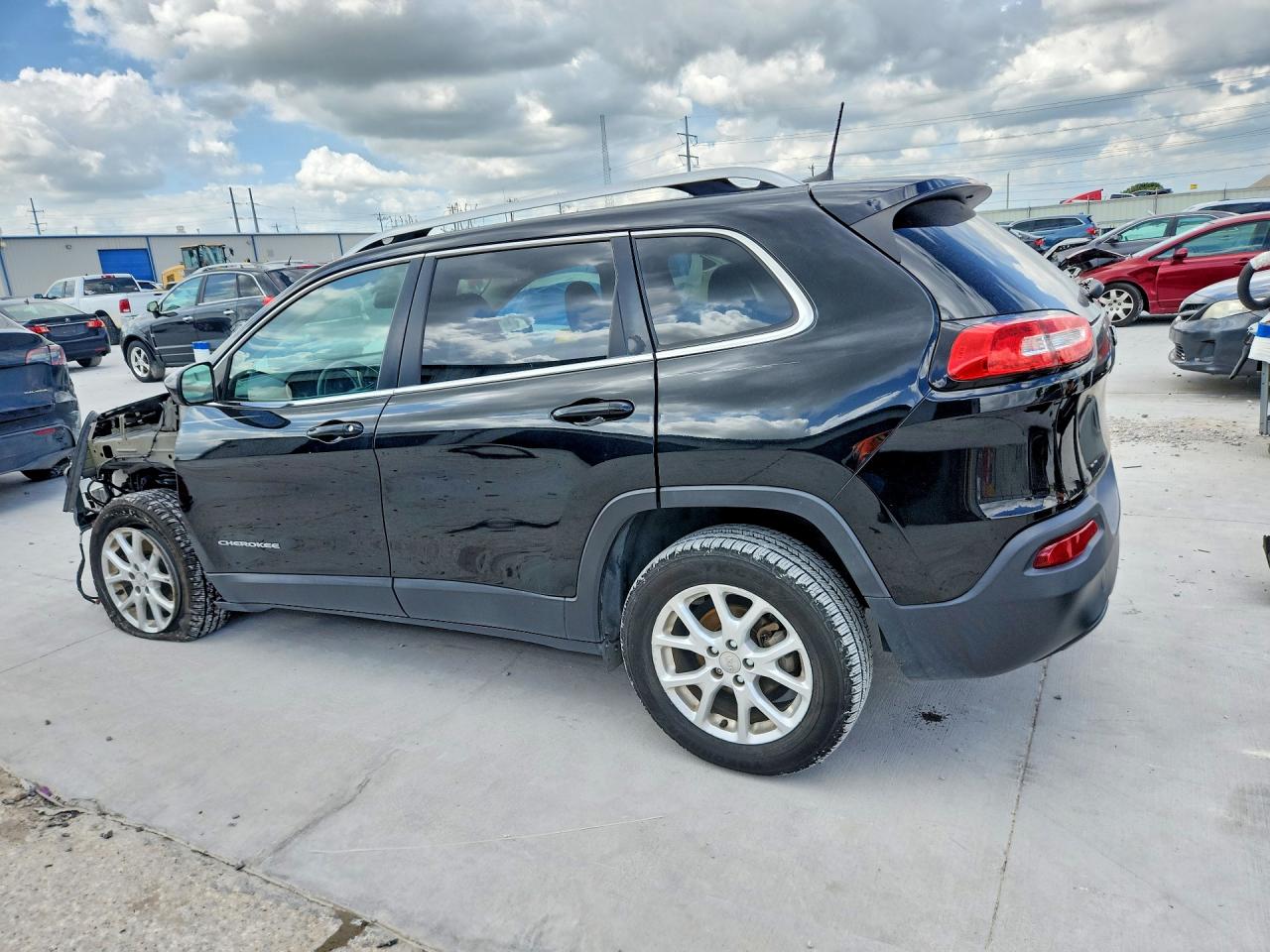 2017 JEEP CHEROKEE LATITUDE photo 3