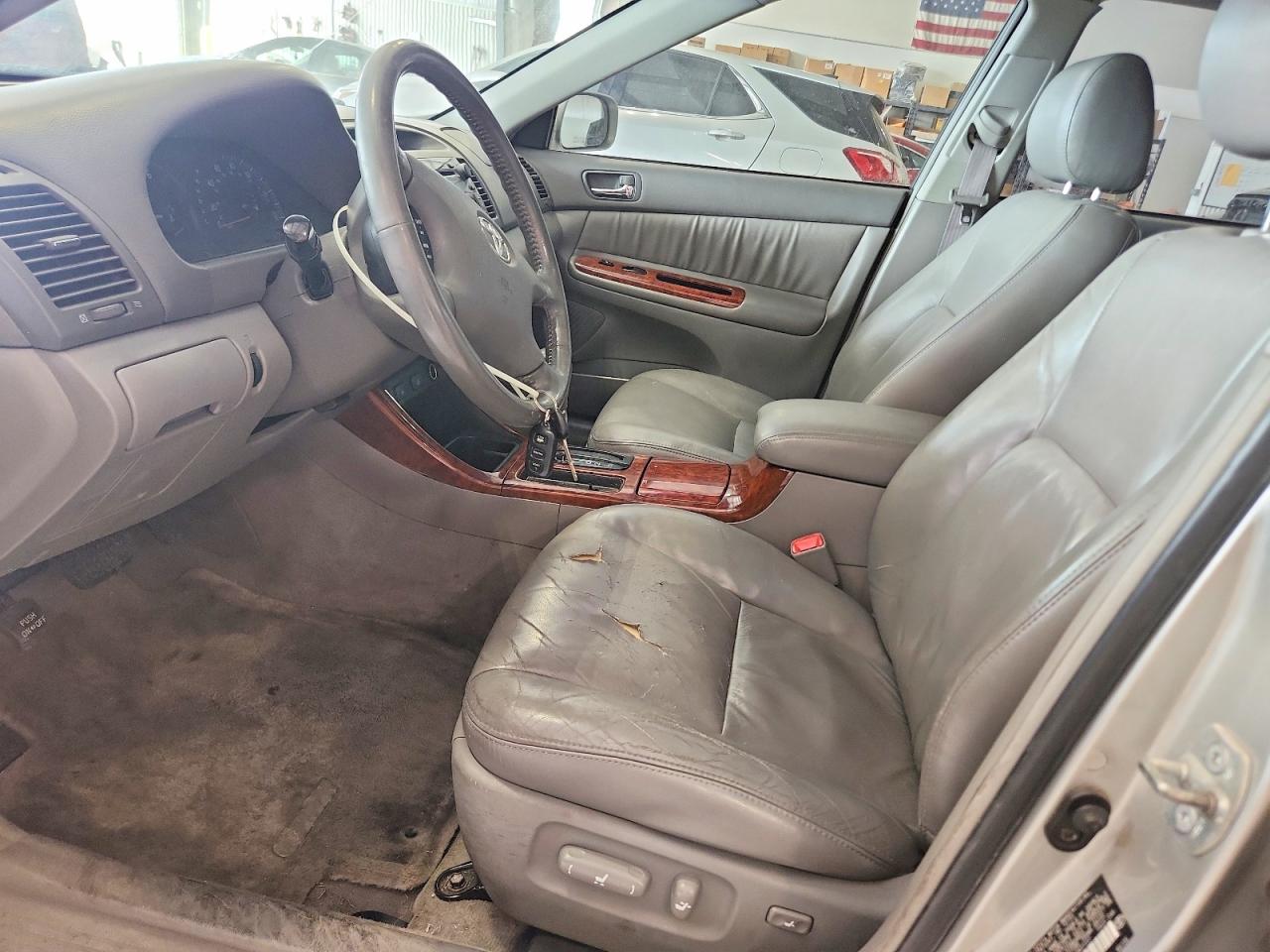 2004 TOYOTA CAMRY XLE photo 7