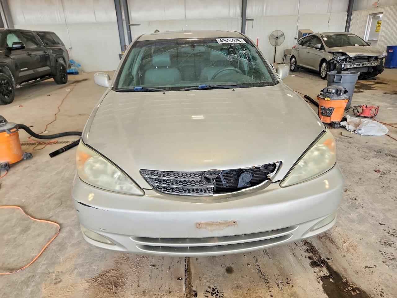 2004 TOYOTA CAMRY XLE photo 5