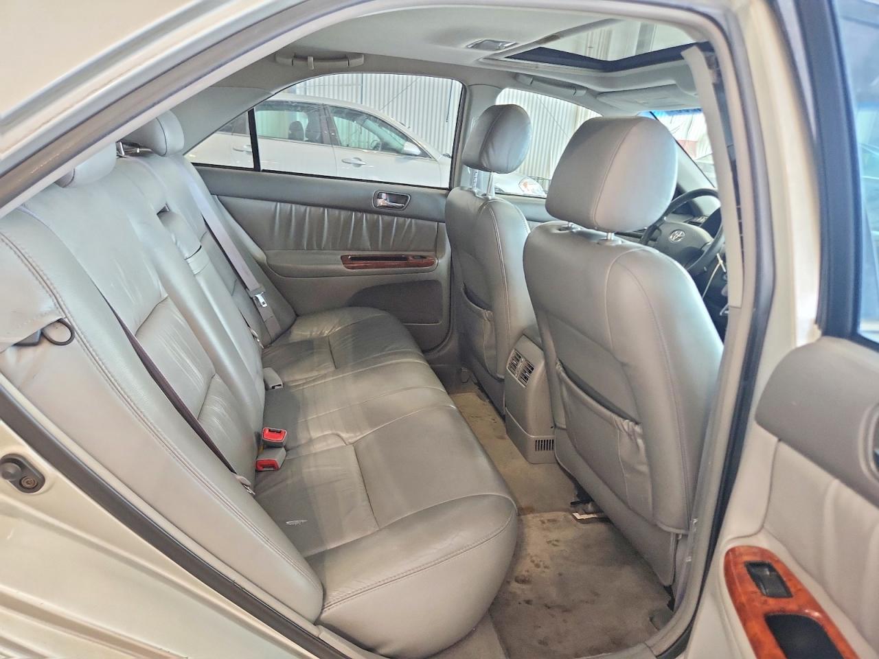 2004 TOYOTA CAMRY XLE photo 10