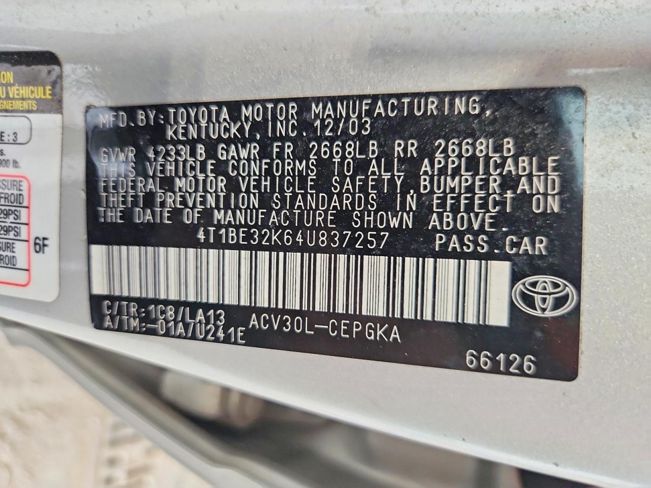 2004 TOYOTA CAMRY XLE photo 12