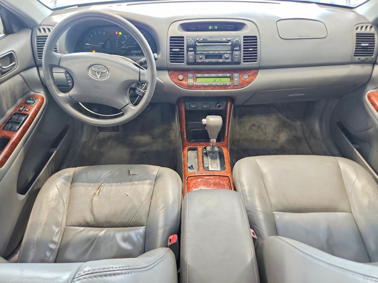 2004 TOYOTA CAMRY XLE photo 8