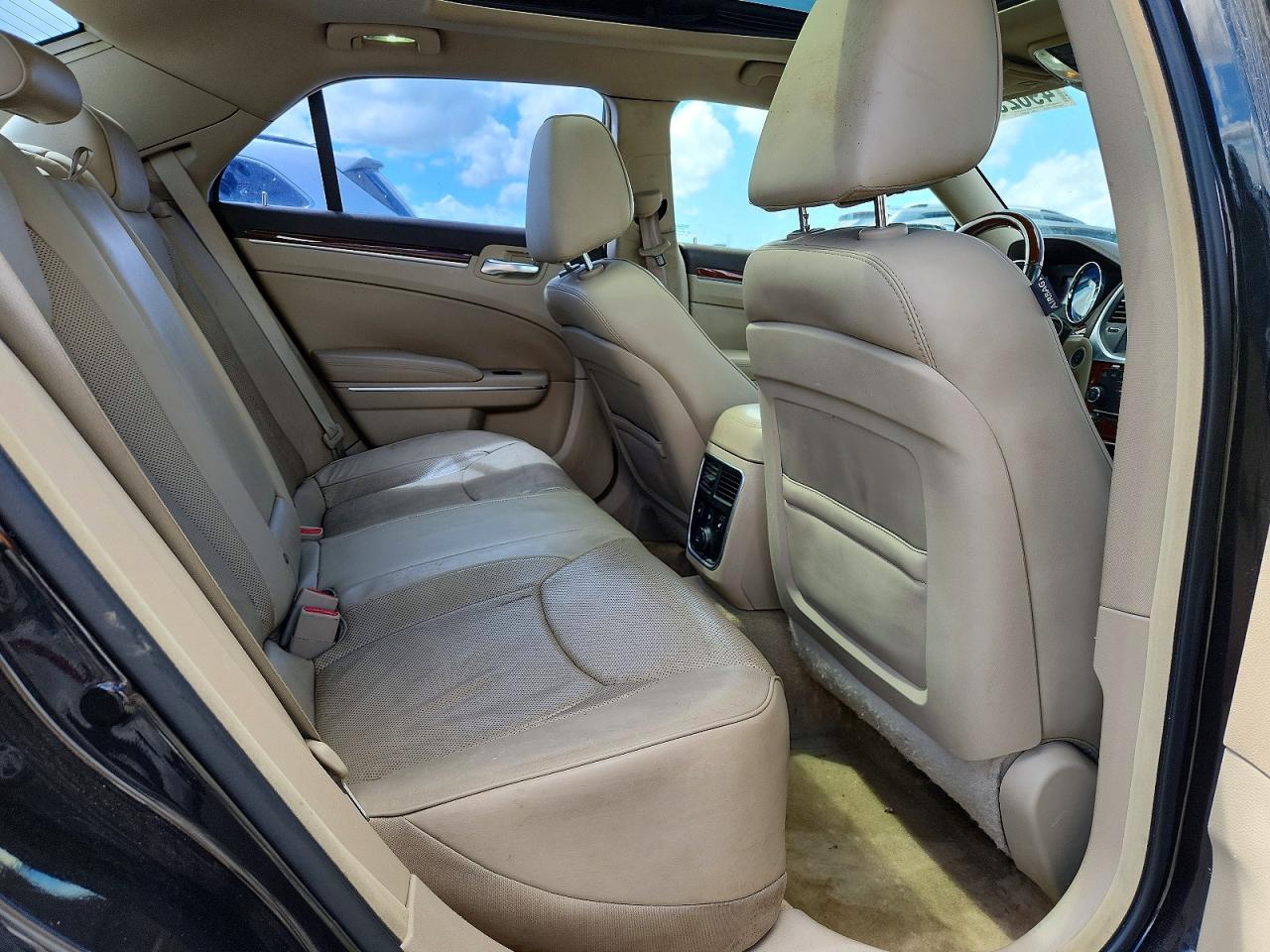 2011 CHRYSLER 300C photo 19