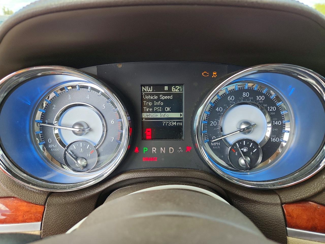 2011 CHRYSLER 300C photo 17