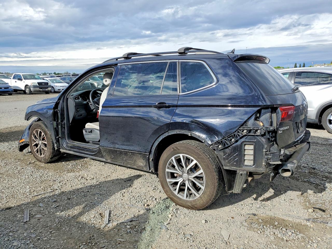 2020 VOLKSWAGEN TIGUAN SE photo 4