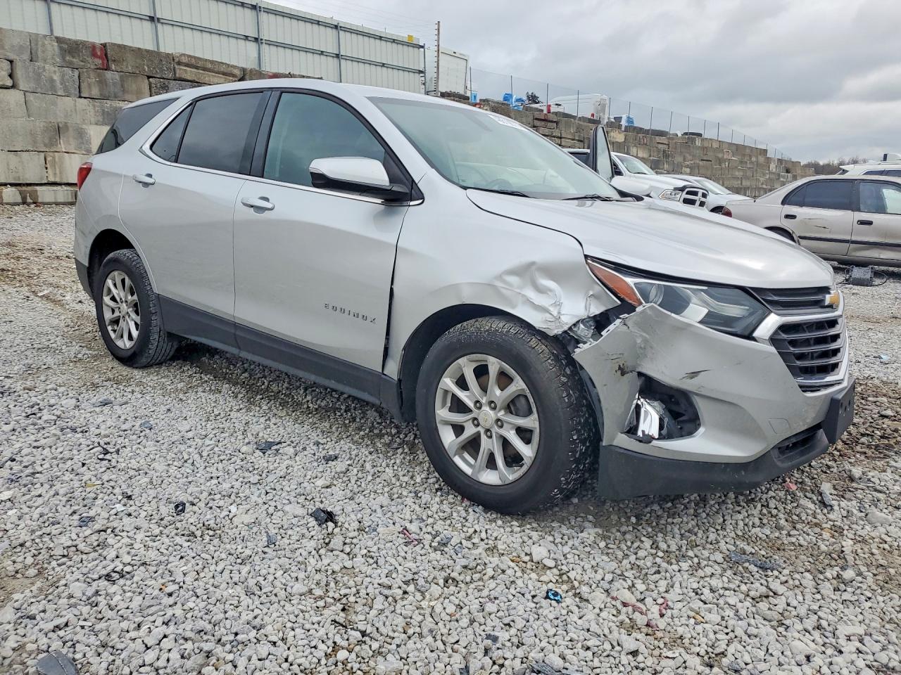 2018 CHEVROLET EQUINOX LT photo 4