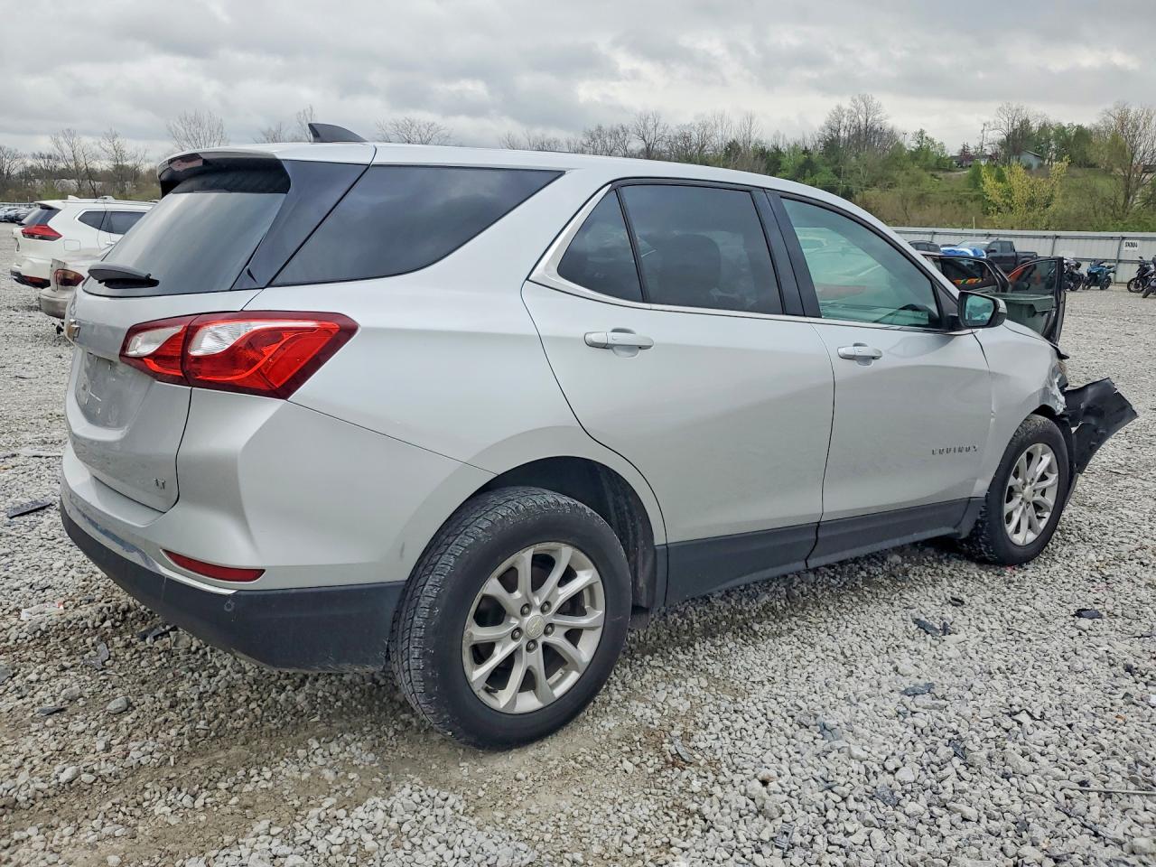 2018 CHEVROLET EQUINOX LT photo 3