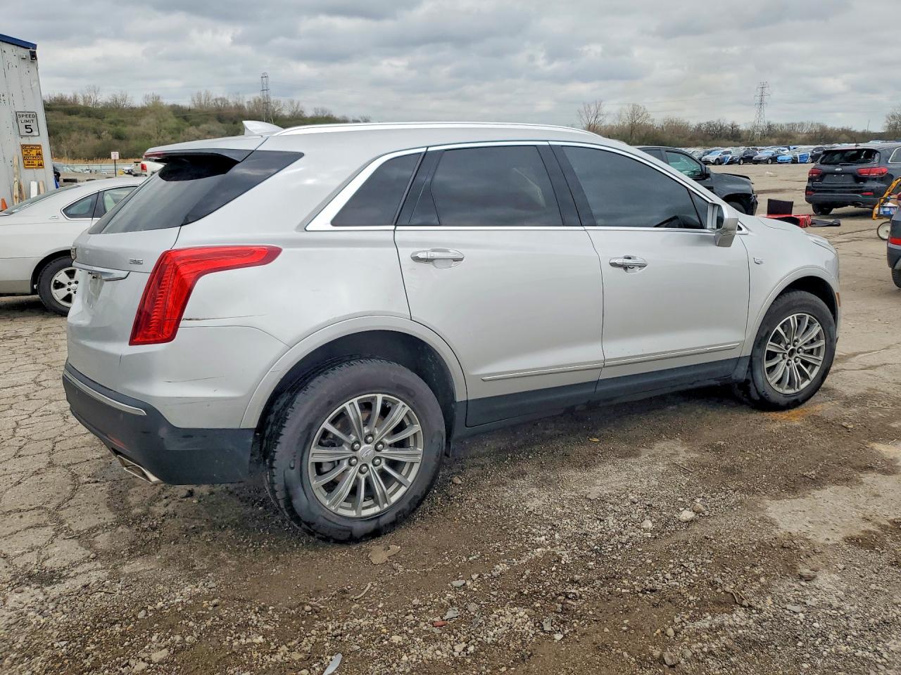 2018 CADILLAC XT5 LUXURY photo 3