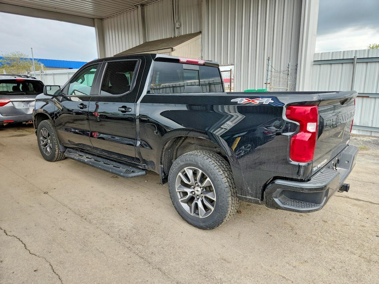 2020 CHEVROLET SILVERADO K1500 RST photo 2
