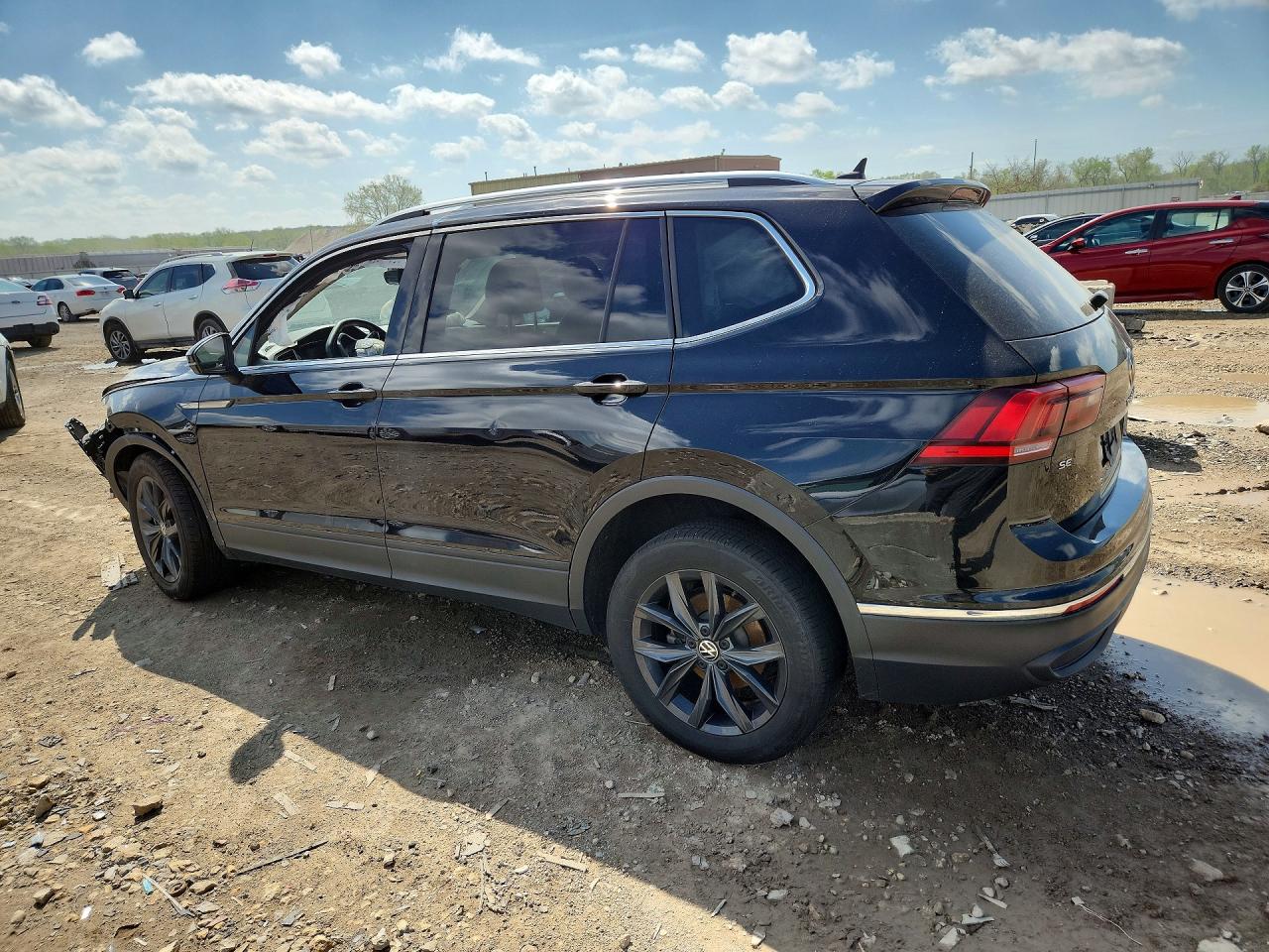 2024 VOLKSWAGEN TIGUAN SE photo 4