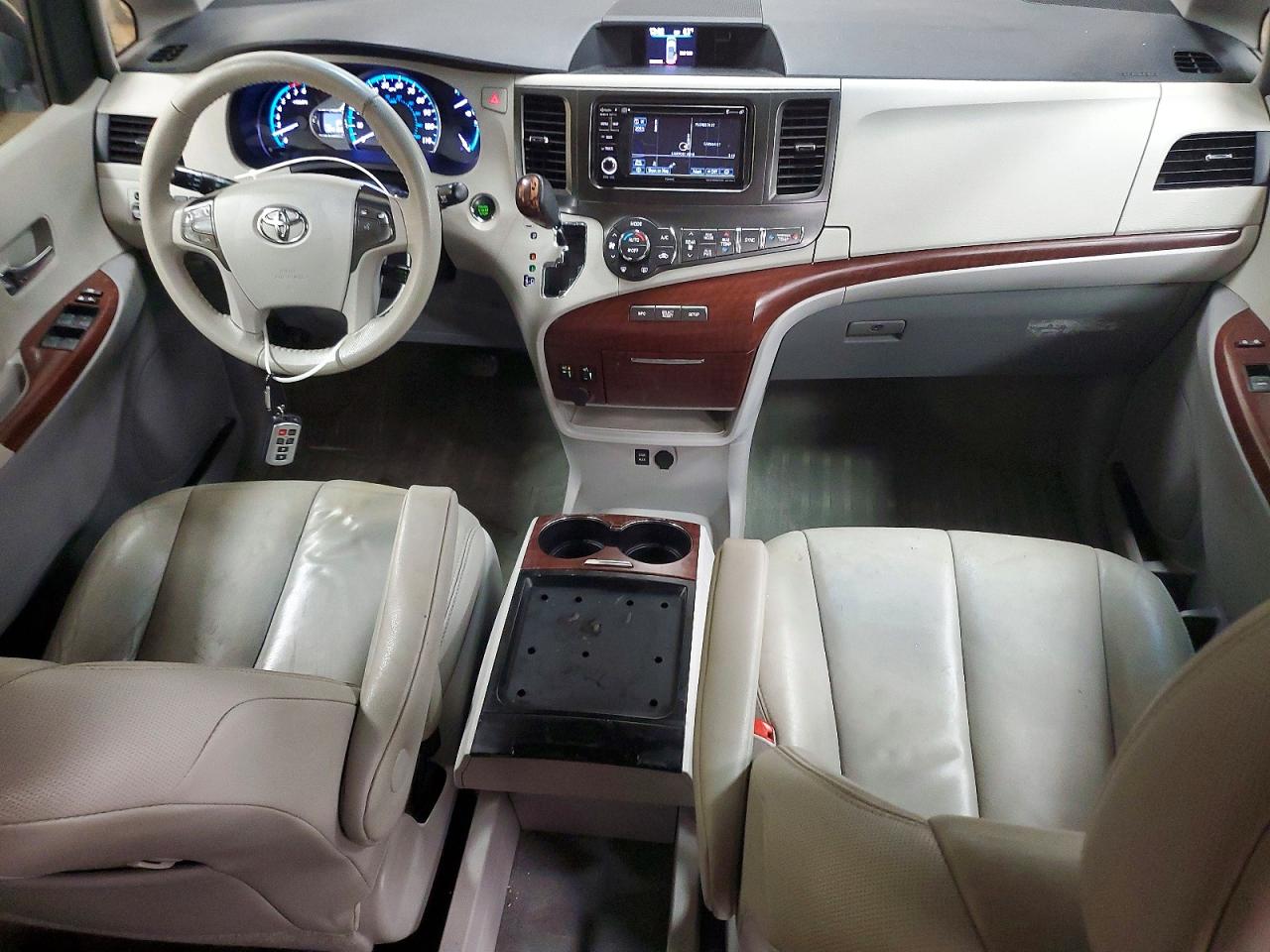 2014 TOYOTA SIENNA XLE 7-PASSENGER photo 15