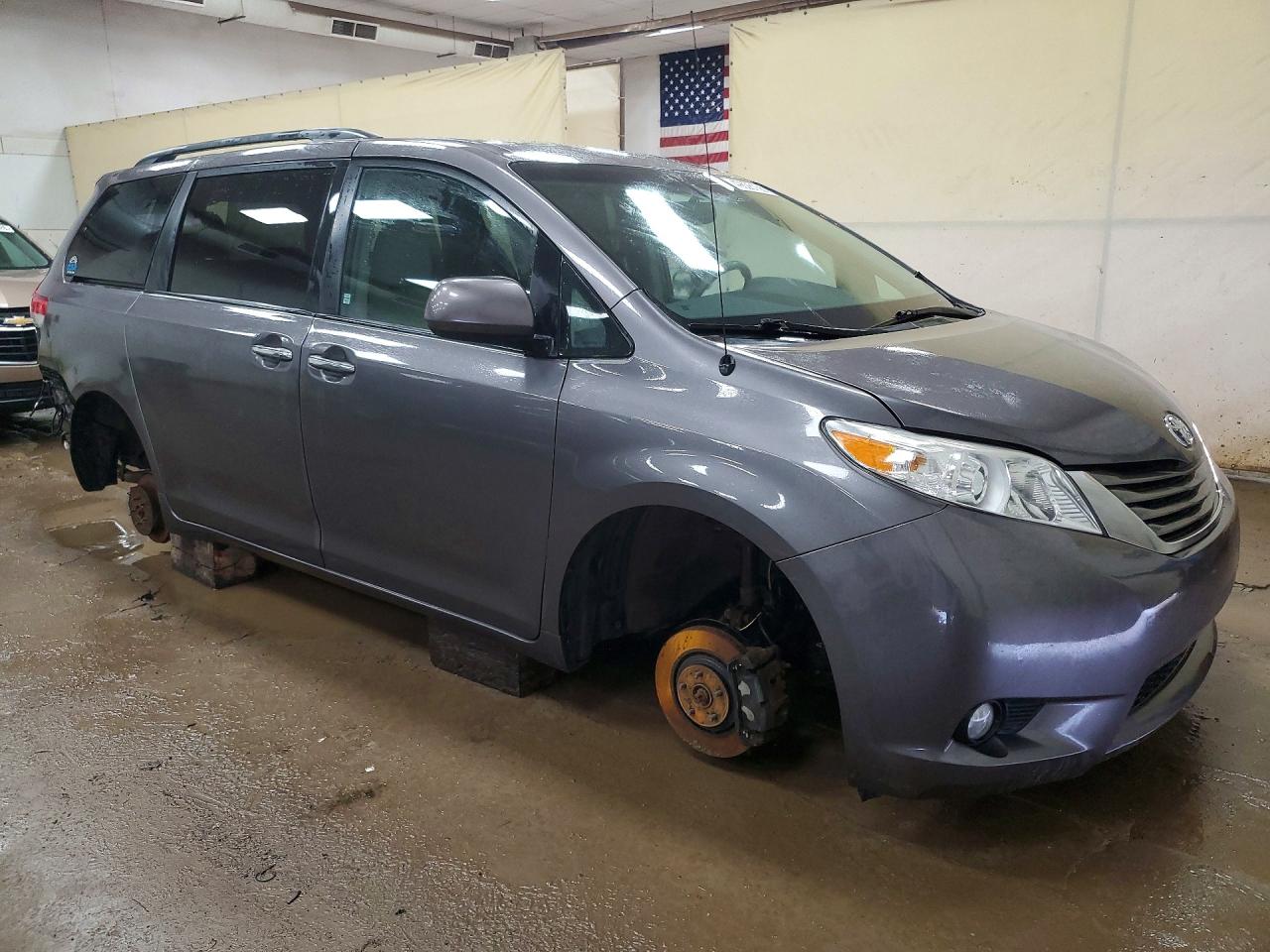 2014 TOYOTA SIENNA XLE 7-PASSENGER photo 7