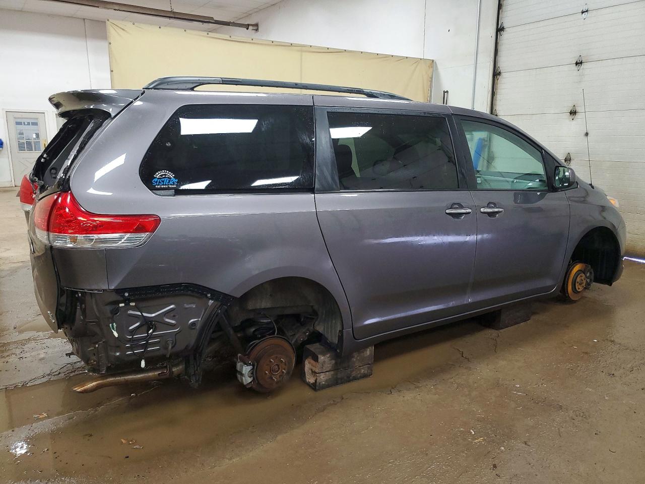 2014 TOYOTA SIENNA XLE 7-PASSENGER photo 5