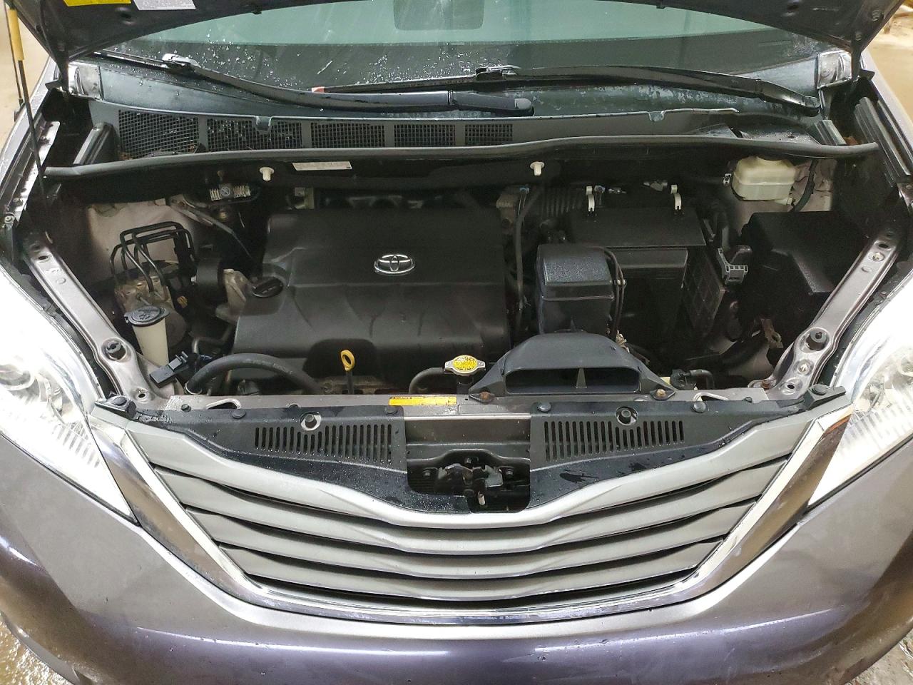 2014 TOYOTA SIENNA XLE 7-PASSENGER photo 23