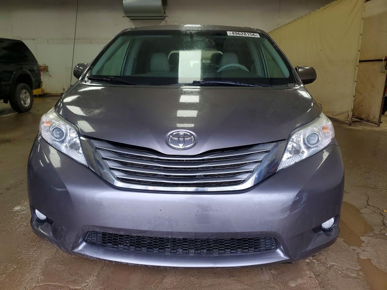 2014 TOYOTA SIENNA XLE 7-PASSENGER photo 9