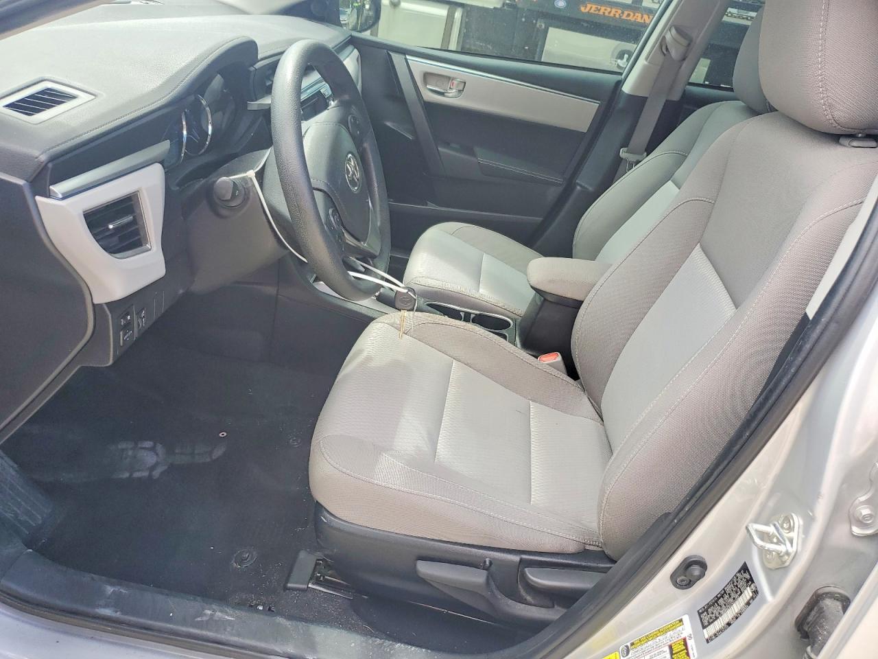 2015 TOYOTA COROLLA LE photo 13