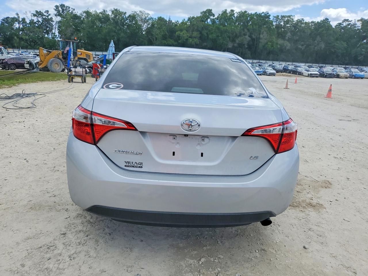 2015 TOYOTA COROLLA LE photo 11