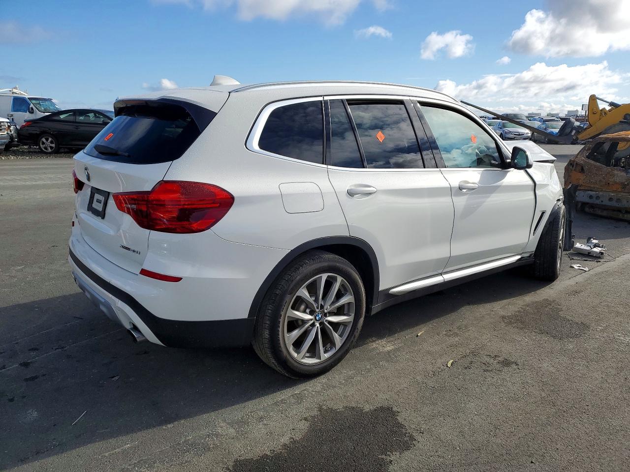 2019 BMW X3 XDRIVE30I photo 3
