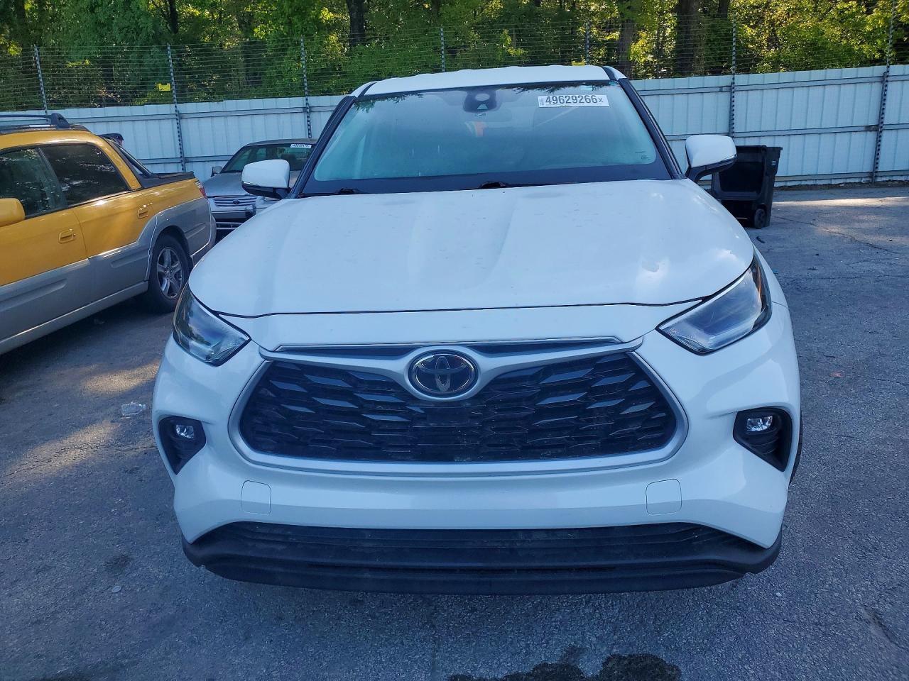 2021 TOYOTA HIGHLANDER LE photo 13