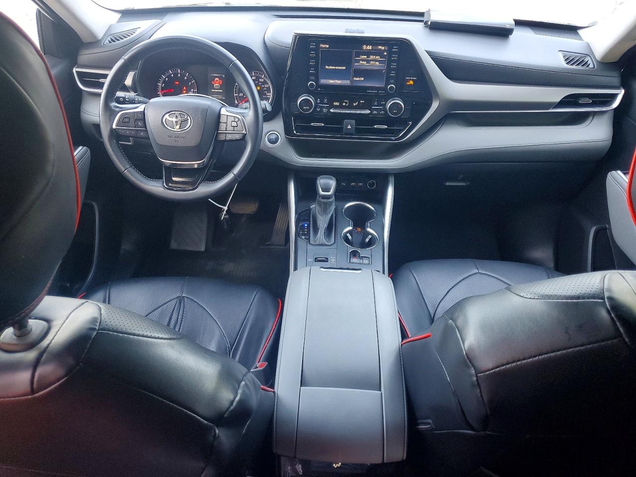 2021 TOYOTA HIGHLANDER LE photo 22