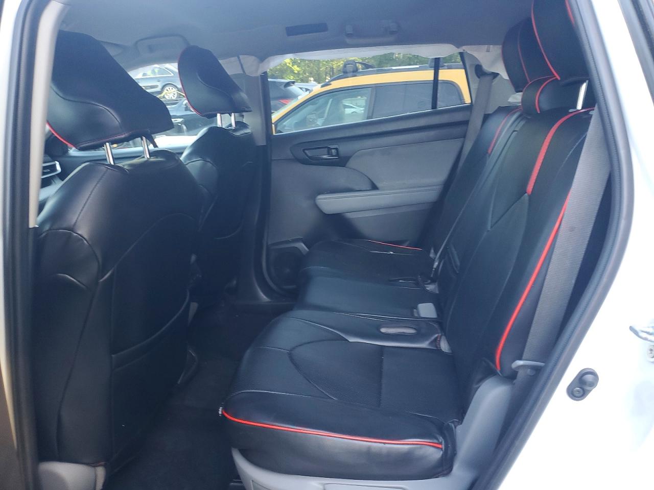 2021 TOYOTA HIGHLANDER LE photo 28