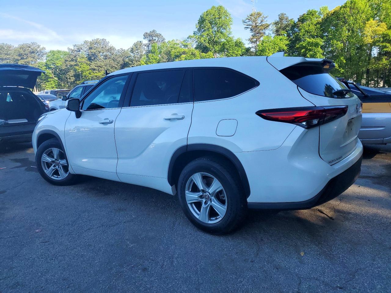 2021 TOYOTA HIGHLANDER LE photo 4