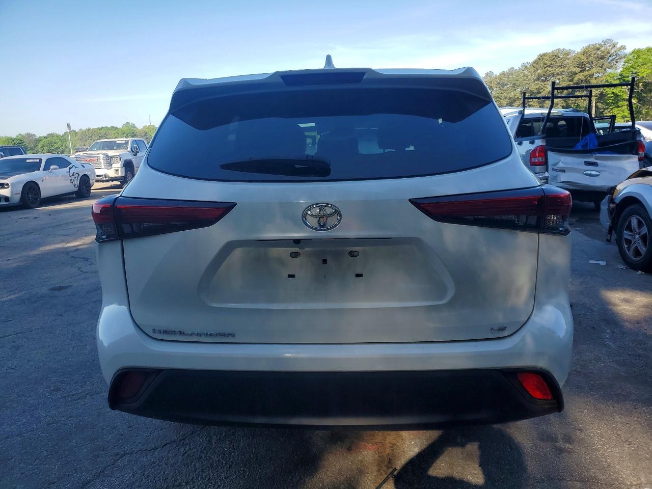 2021 TOYOTA HIGHLANDER LE photo 16